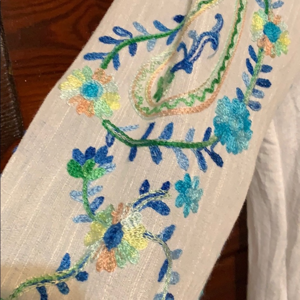 Valerie Stevens Embroider Floral Shirt - Picture 3 of 8